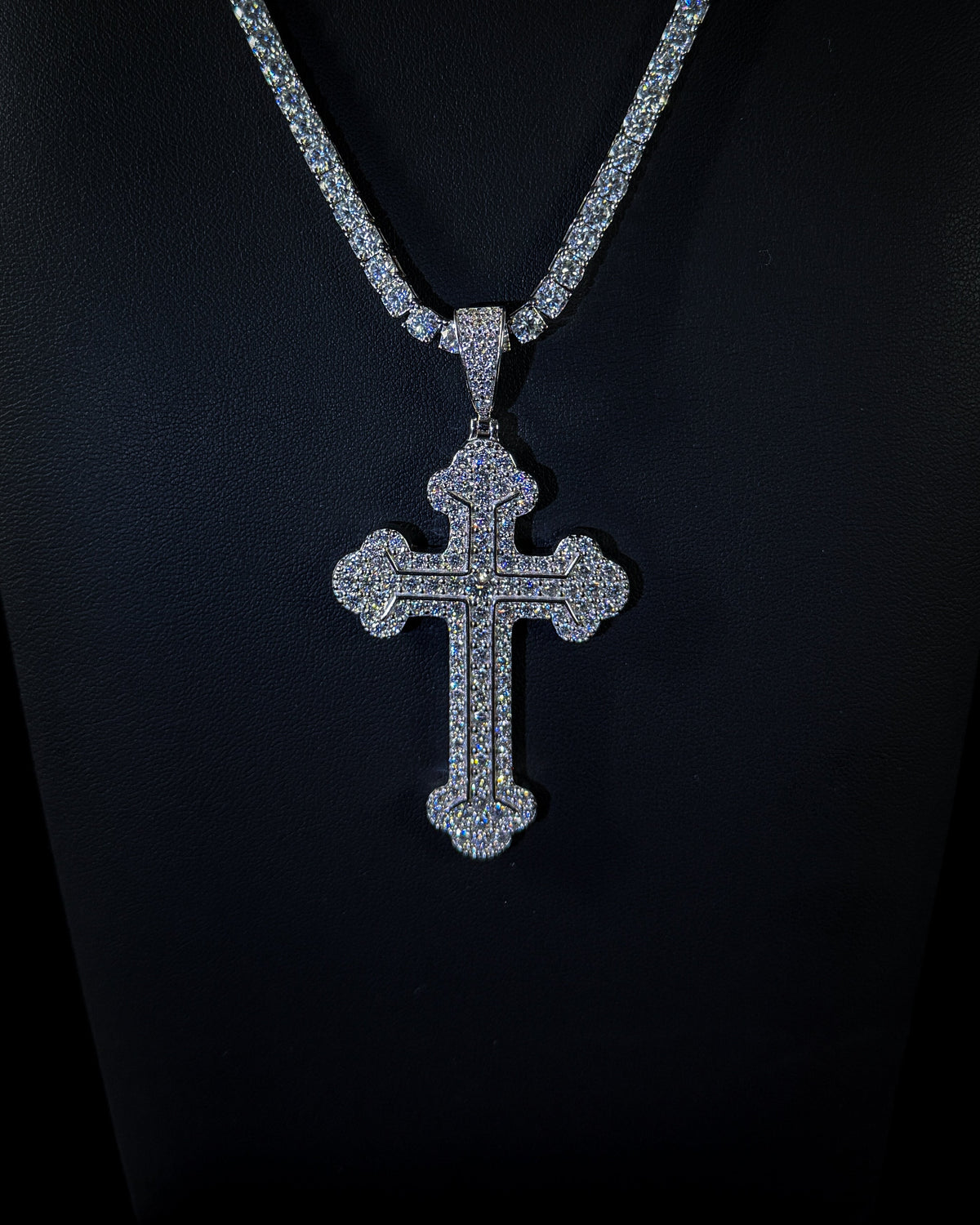 AUREX FLEUR CROSS PENDANT